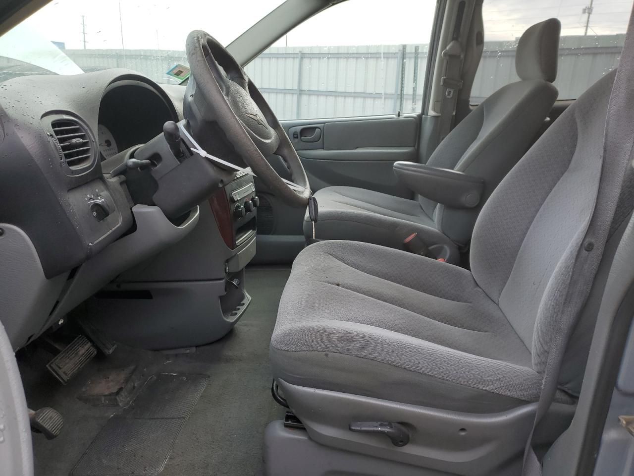 2006 Chrysler Town & Country - Image 7