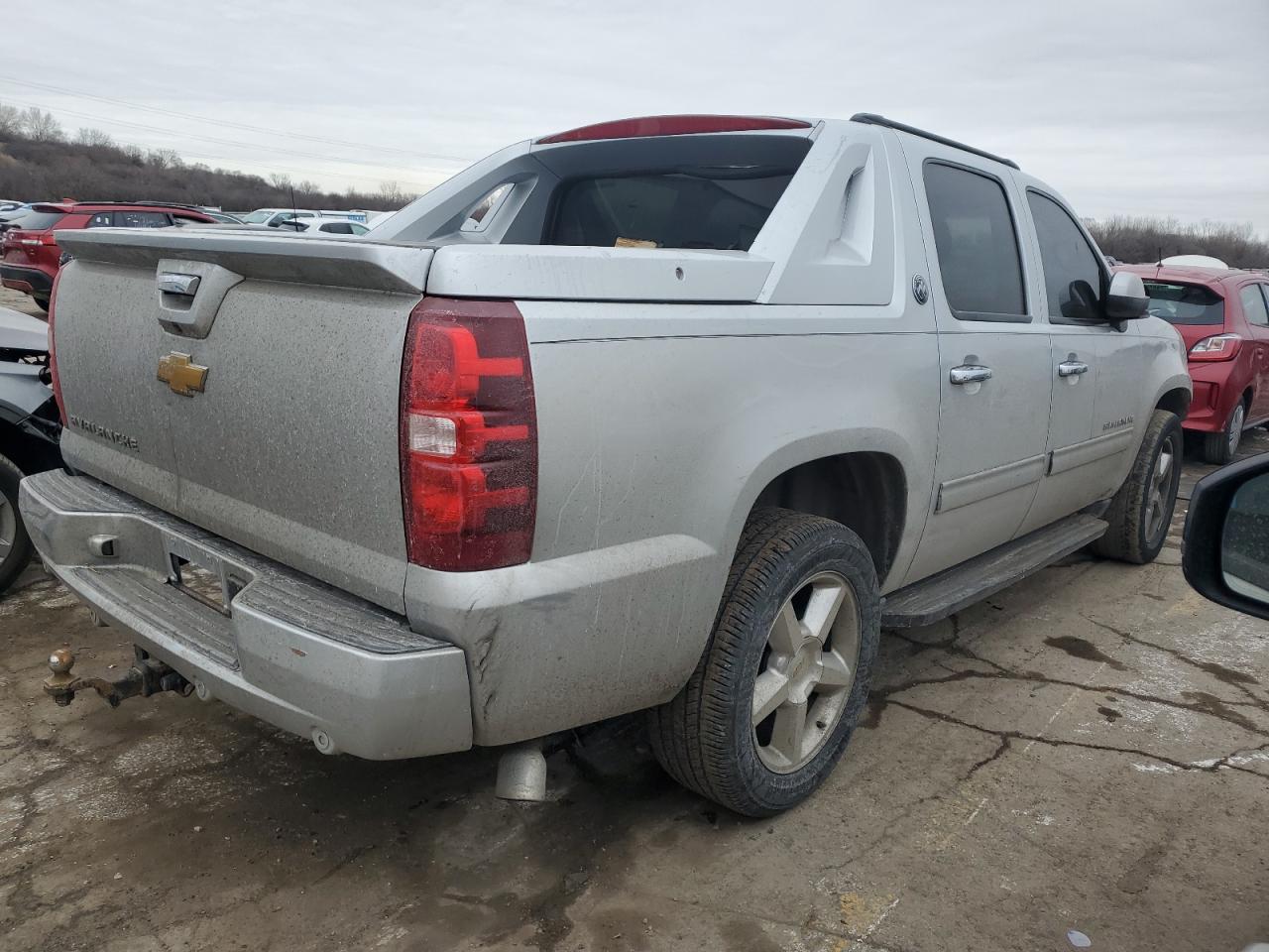 2013 Chevrolet Avalanche - Image 3