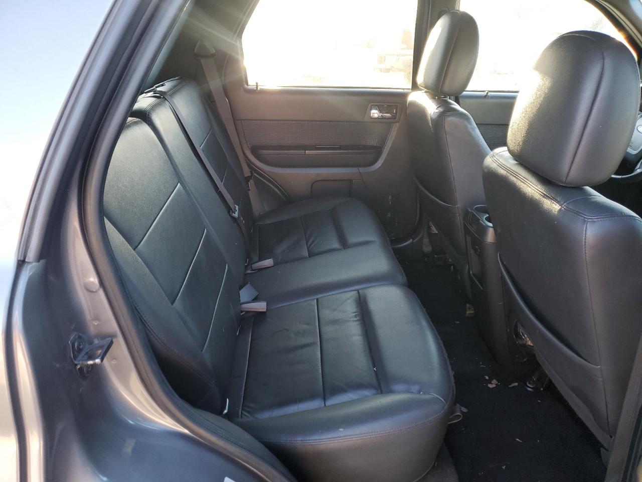 2010 Ford Escape - Image 11