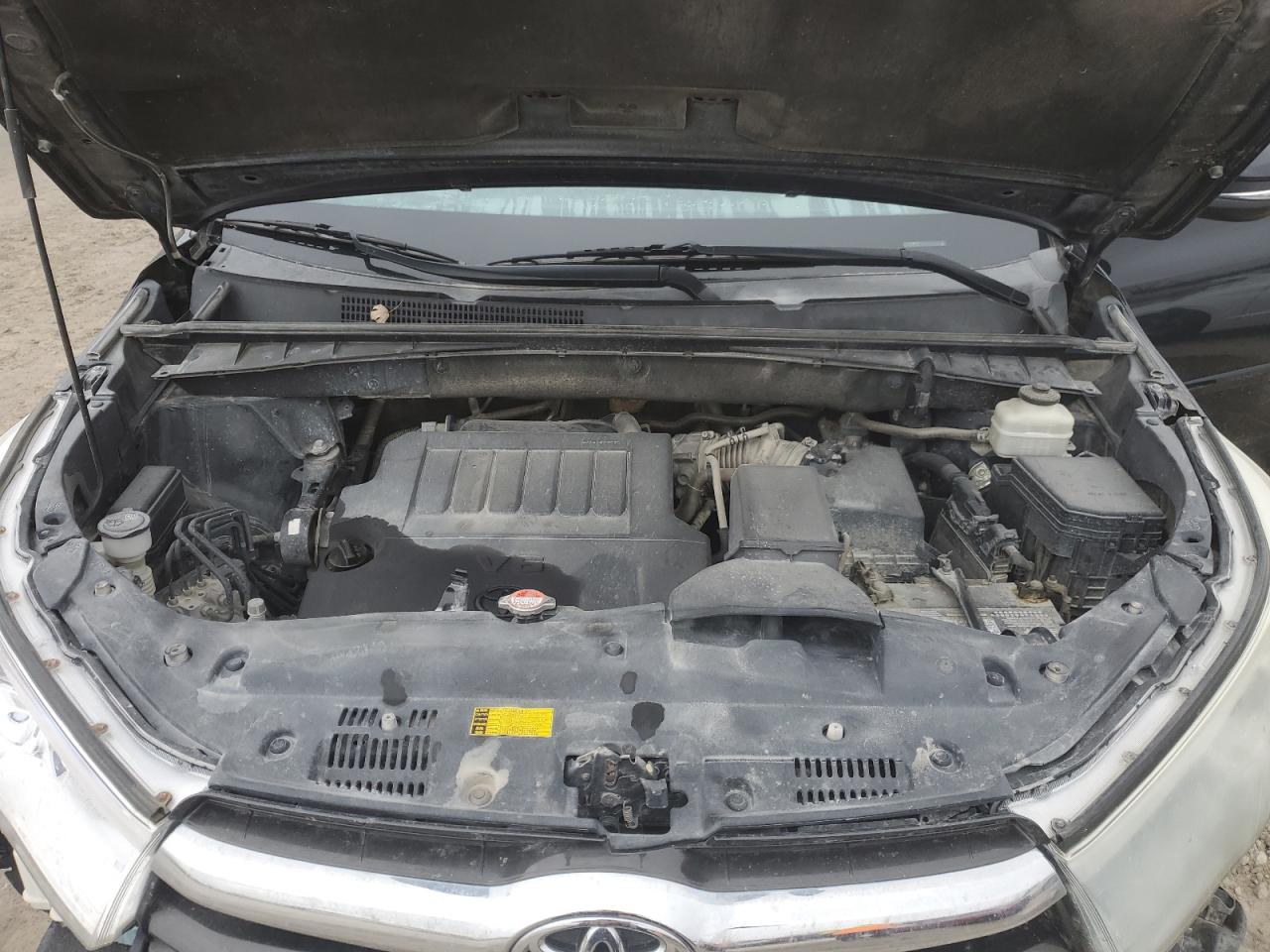 2016 Toyota Highlander - Image 11
