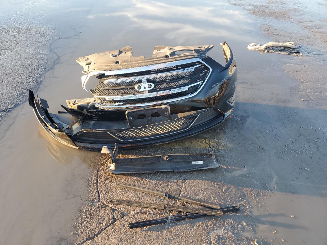 2014 Ford Taurus - Image 12