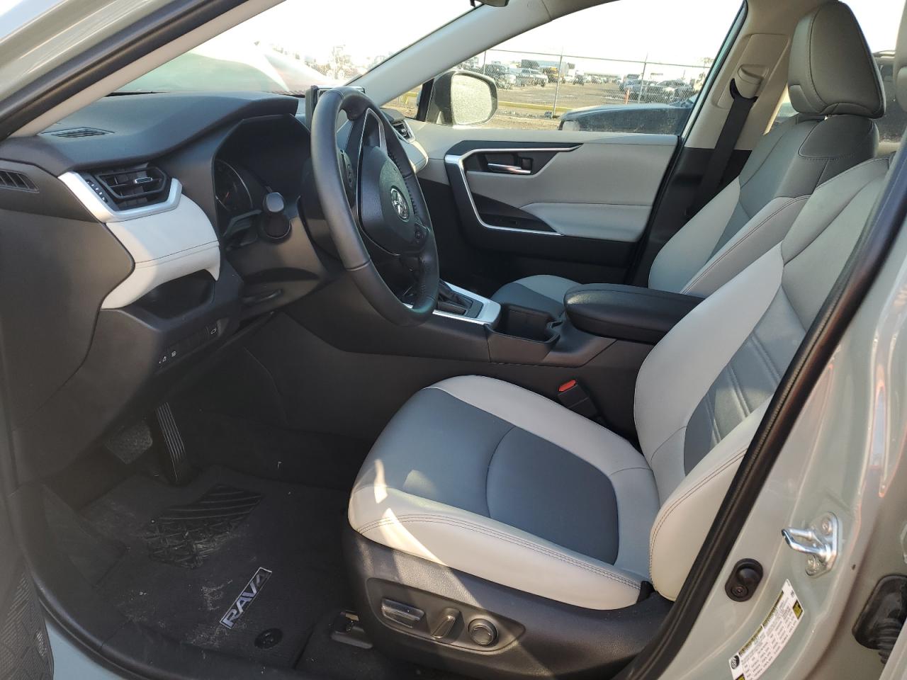 2022 Toyota RAV 4 - Image 7