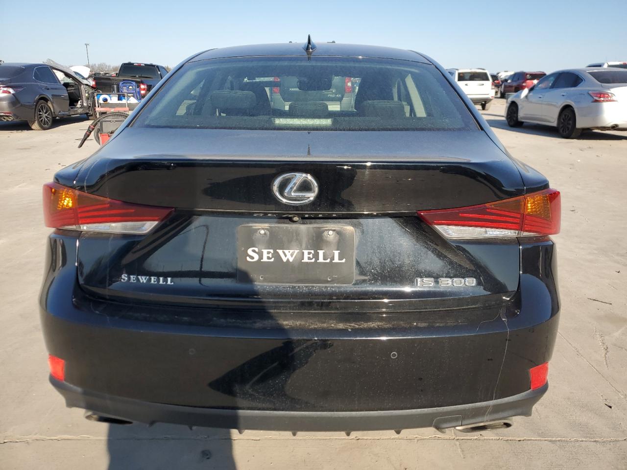 2020 Lexus IS - Image 6