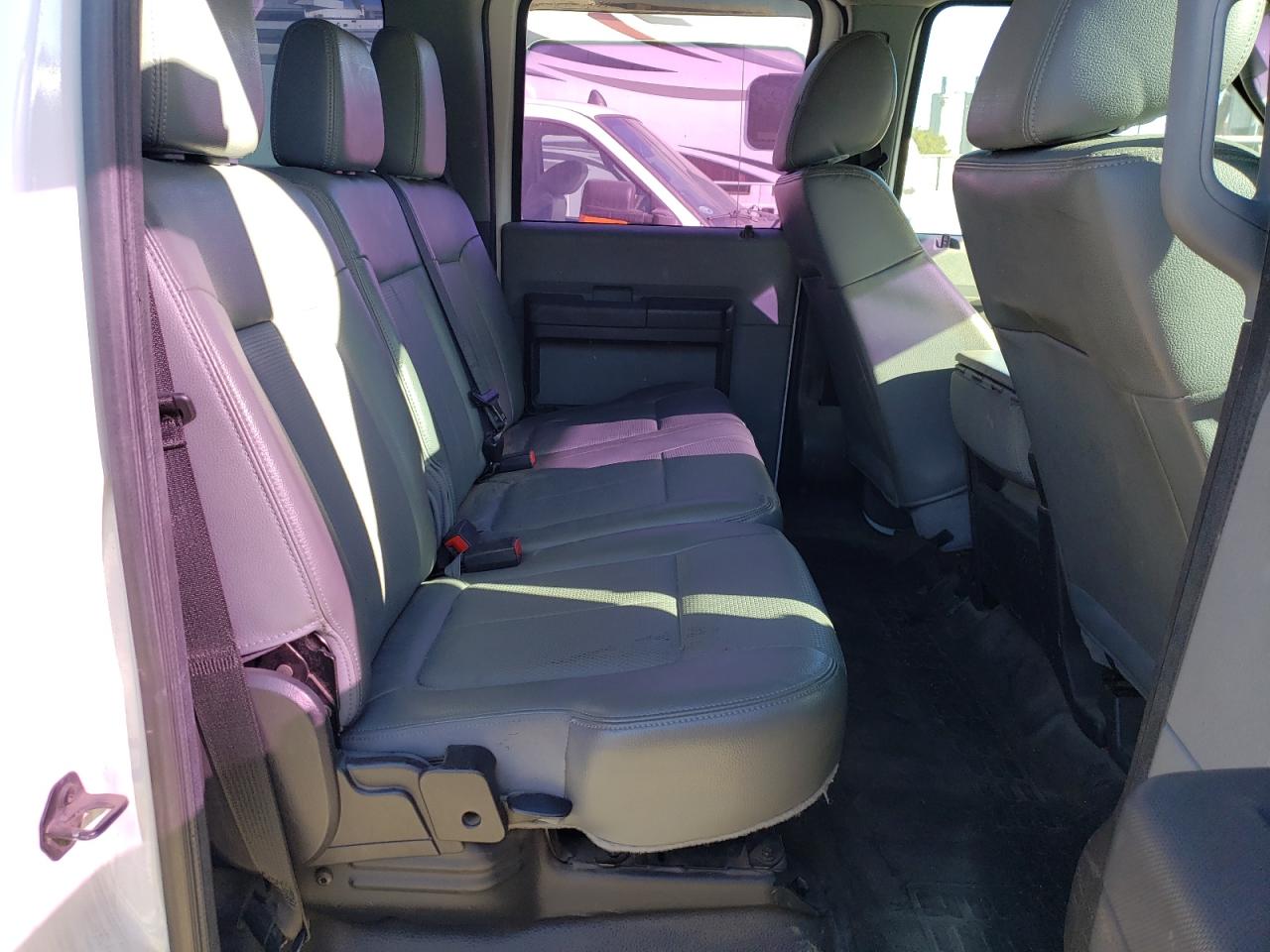 2013 Ford F550 - Image 11
