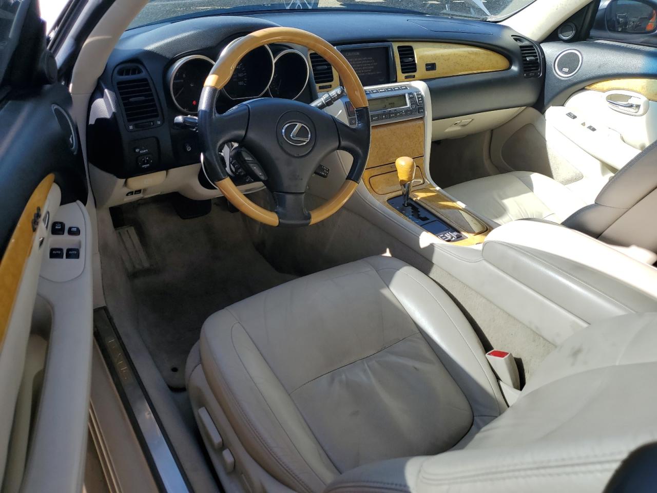 2005 Lexus SC - Image 8