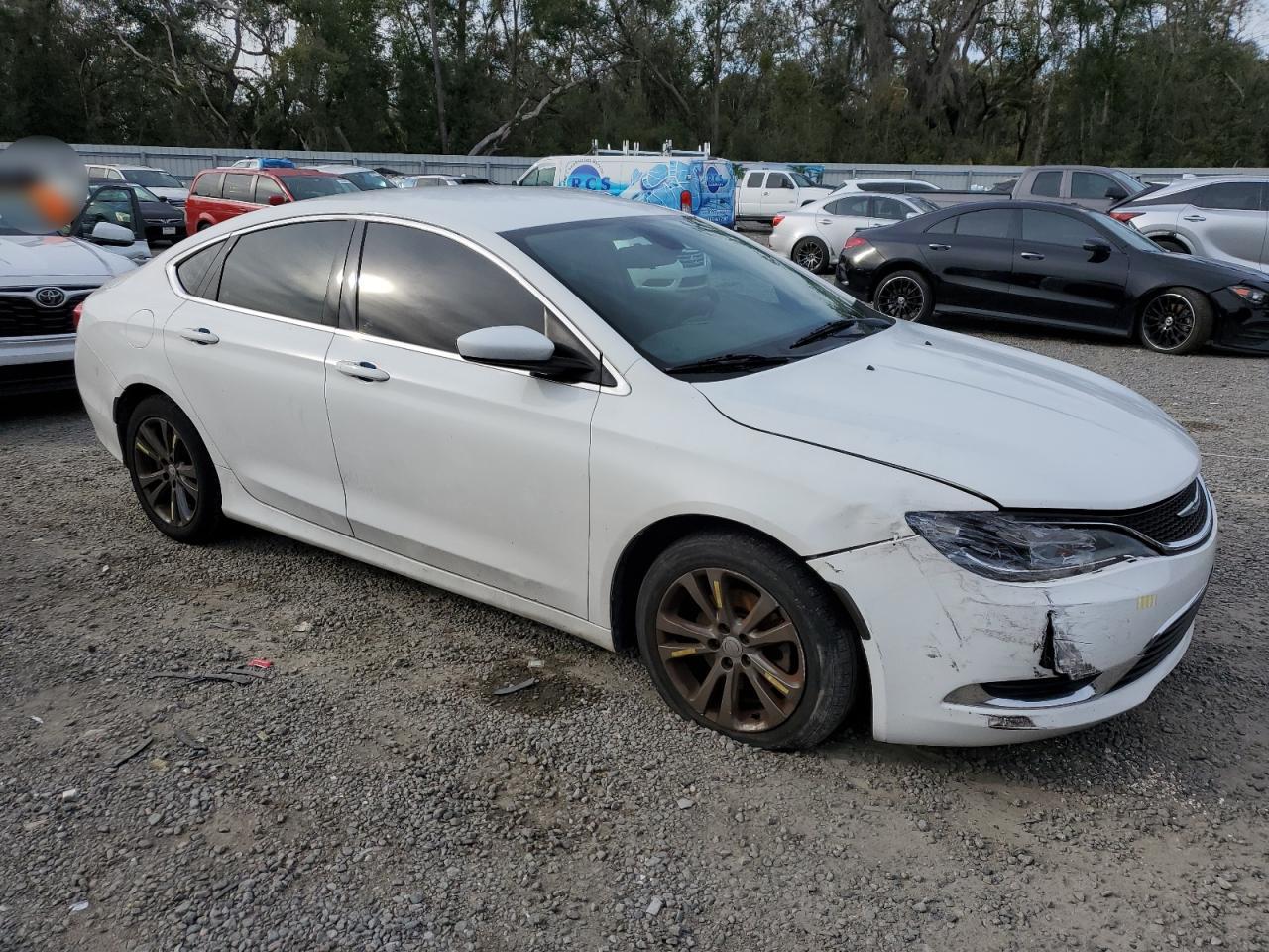 2016 Chrysler 200 - Image 4