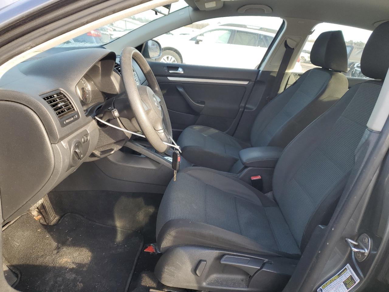 2010 Volkswagen Jetta - Image 7