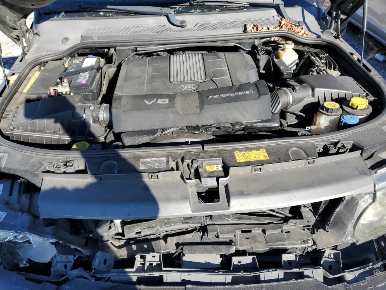 2010 Land Rover Range Rover - Image 12