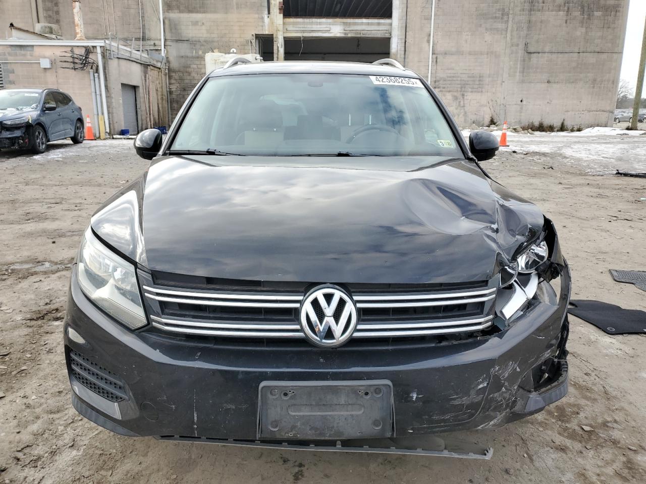 2017 Volkswagen Tiguan - Image 5