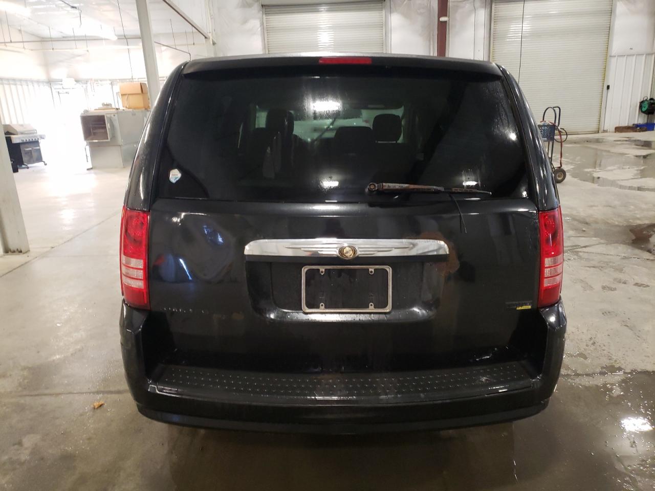 2008 Chrysler Town & Country - Image 6