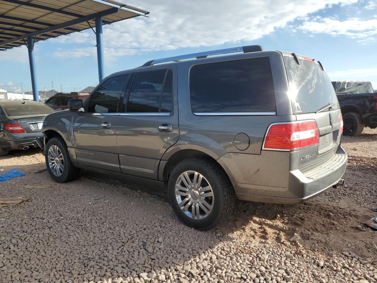 2010 Lincoln Navigator - Image 2
