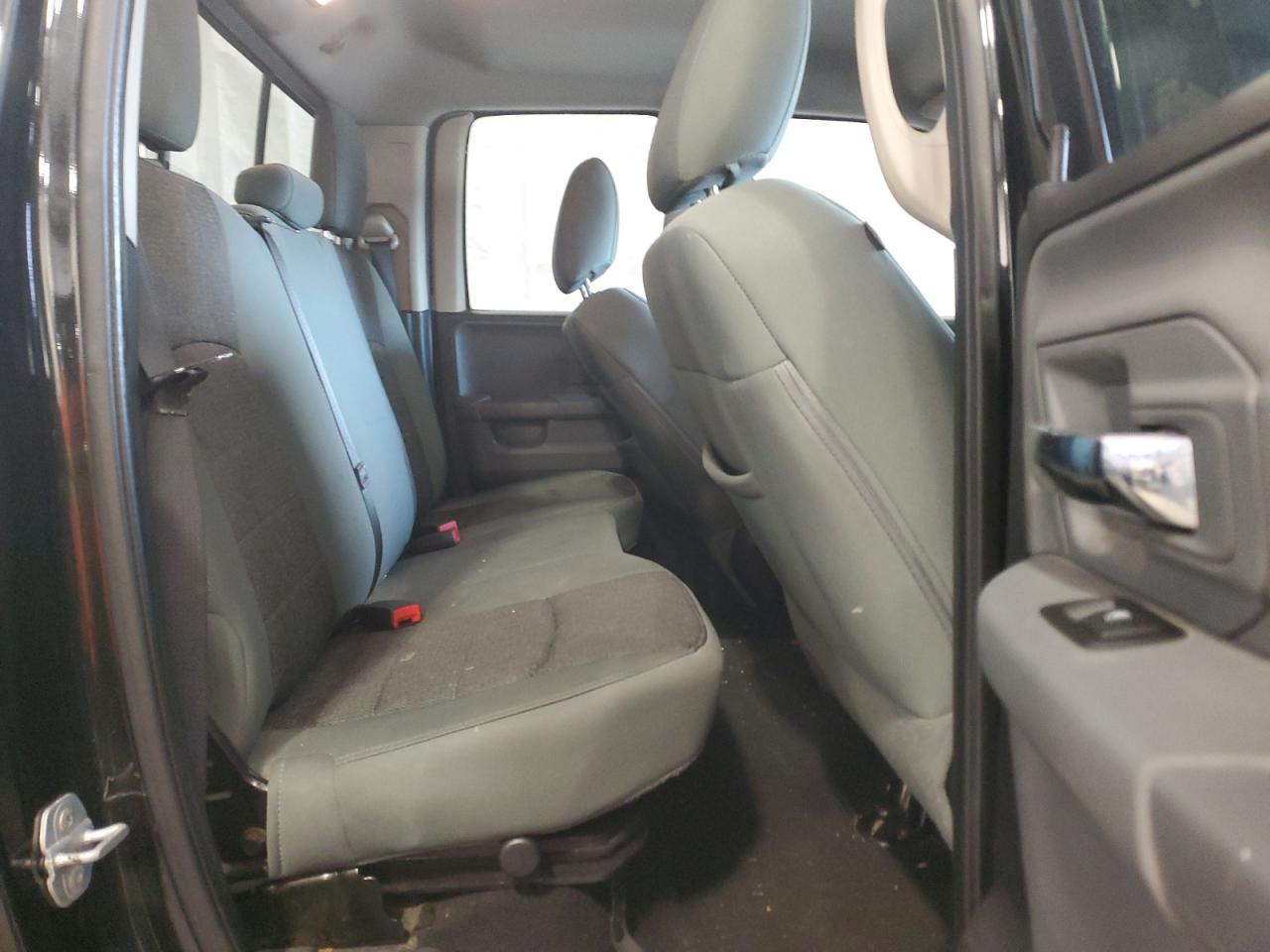 2015 RAM 1500 - Image 11
