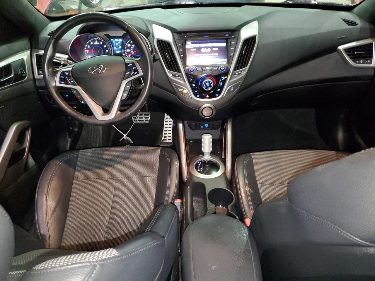 2016 Hyundai Veloster - Image 8