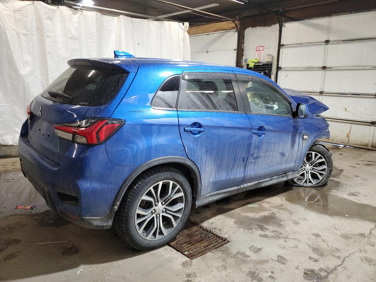 2021 Mitsubishi Outlander - Image 3