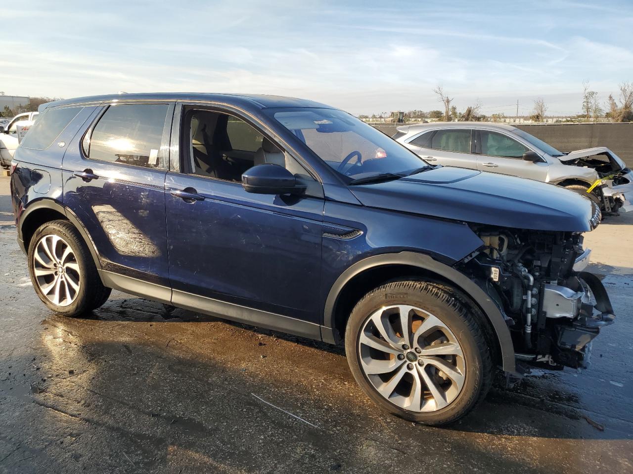 2020 Land Rover Discovery - Image 4