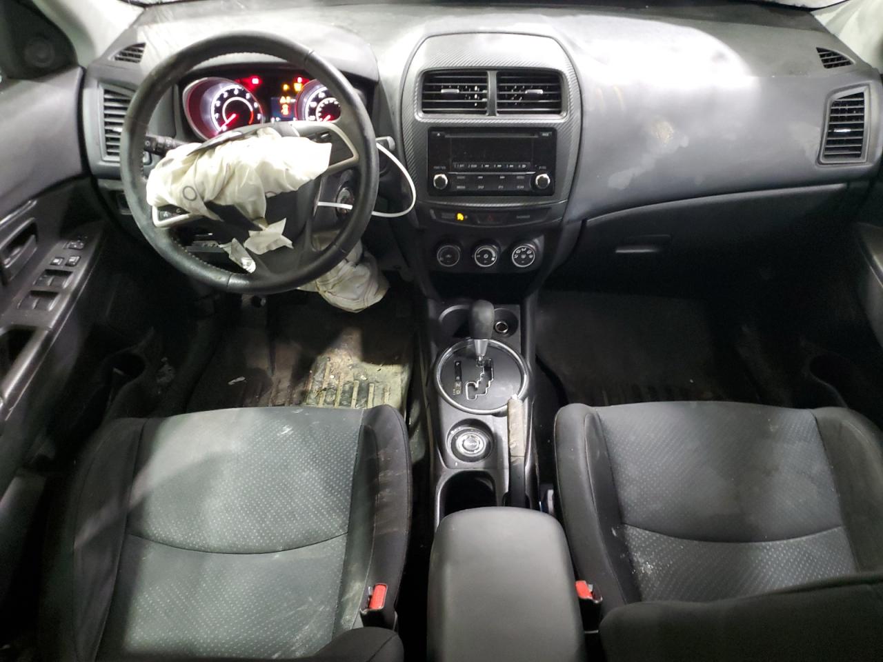 2015 Mitsubishi Outlander - Image 8
