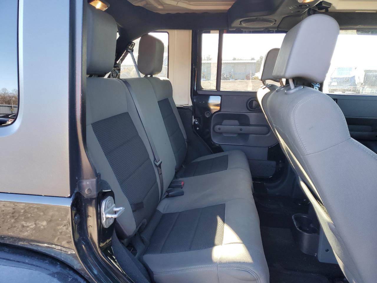 2010 Jeep Wrangler - Image 10