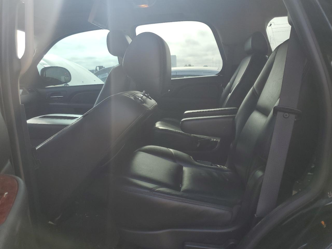 2010 Chevrolet Tahoe - Image 11