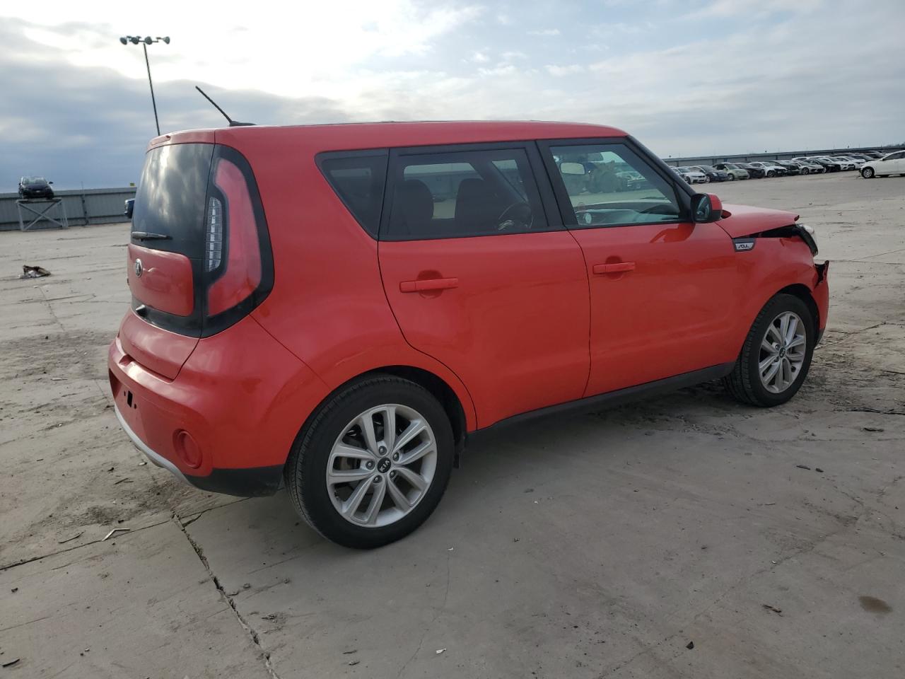 VIN KNDJP3A58J7592431 2018 KIA SOUL no.3