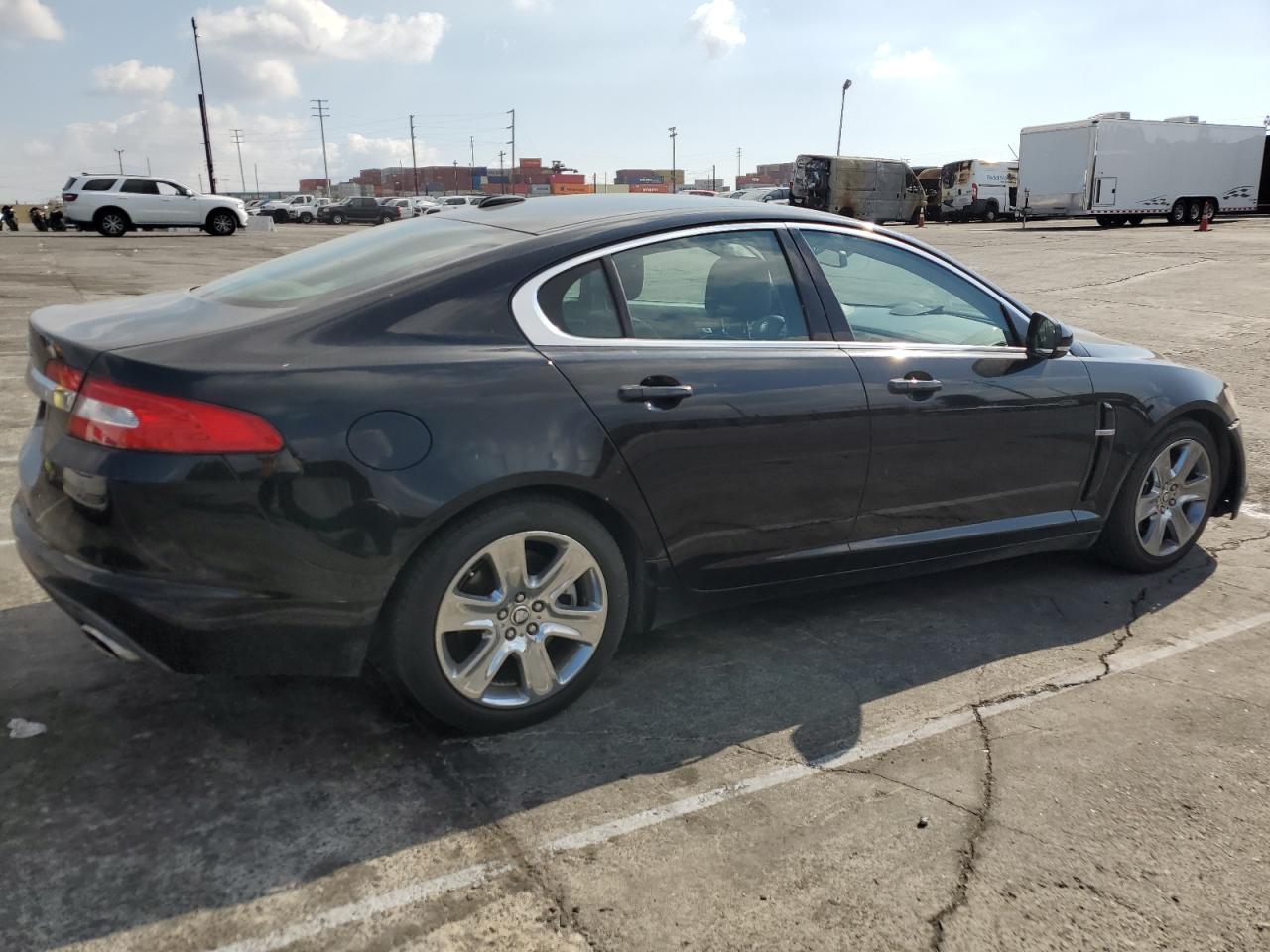 2010 Jaguar XF - Image 3