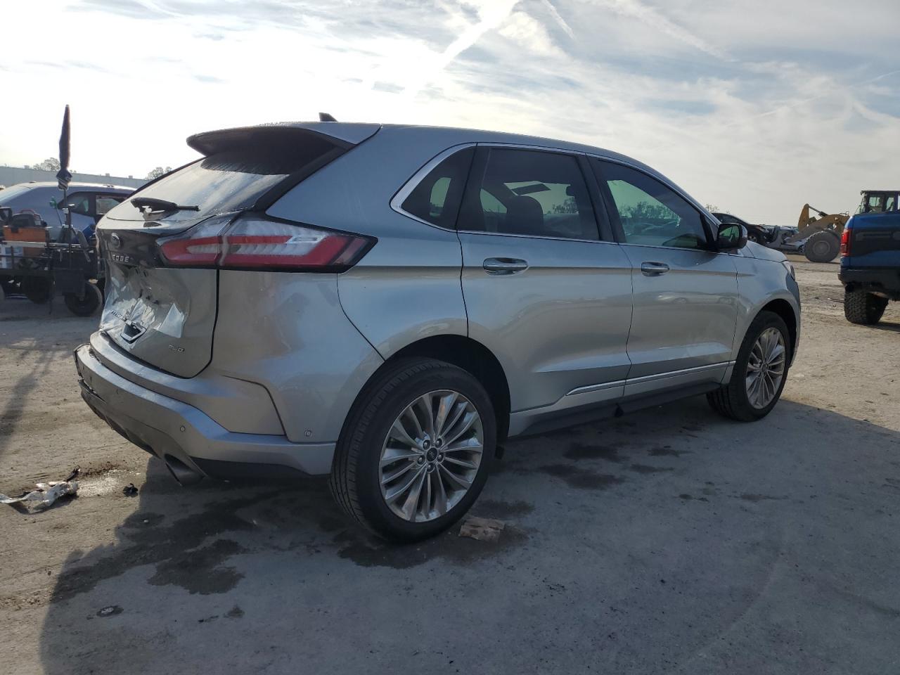 2022 Ford Edge - Image 3
