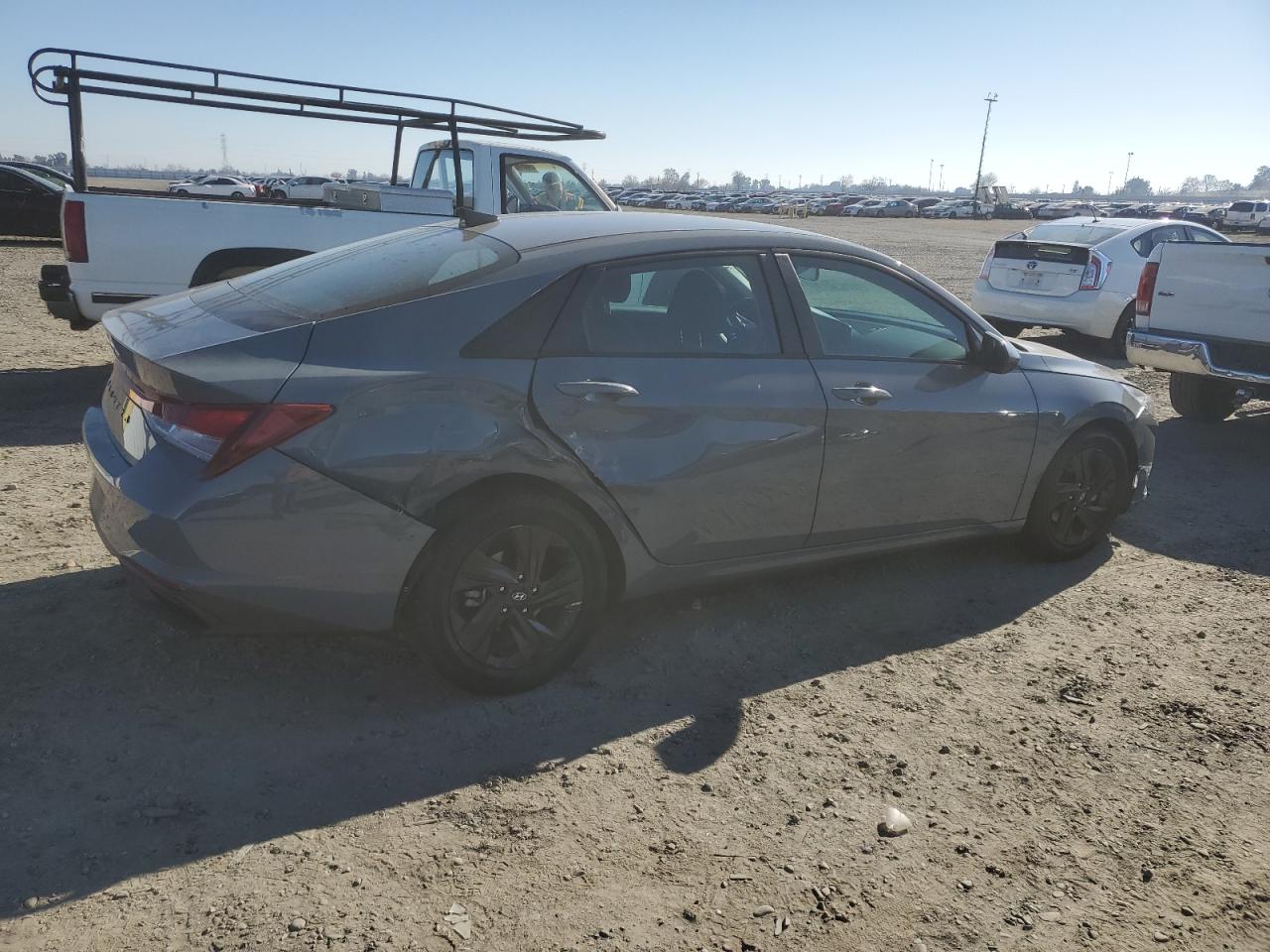 2021 Hyundai Elantra - Image 3