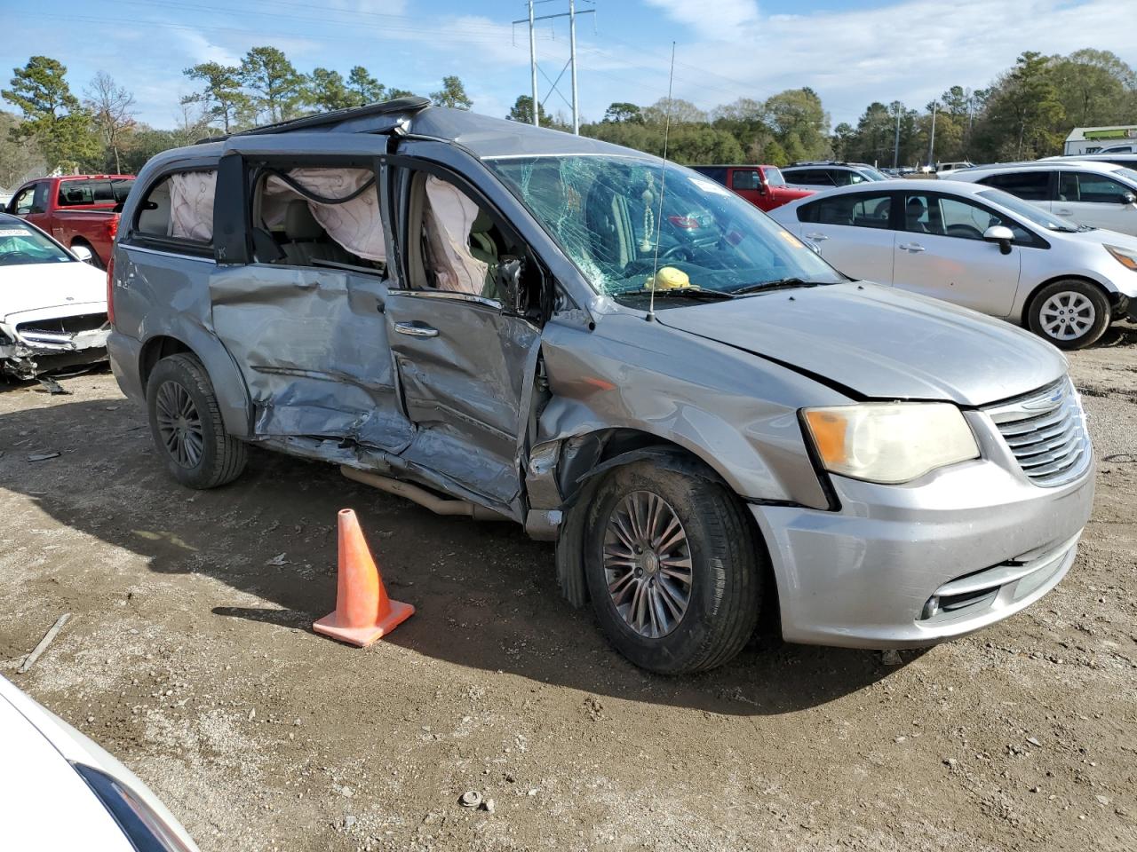 2014 Chrysler Town & Country - Image 4