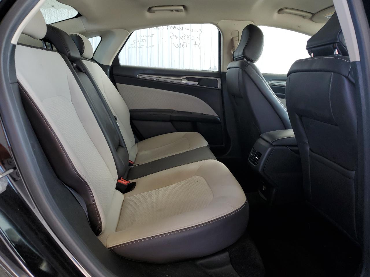 2020 Ford Fusion - Image 10