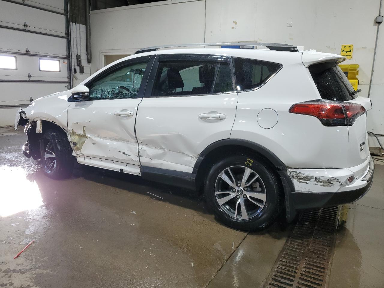 2018 Toyota RAV 4 - Image 2