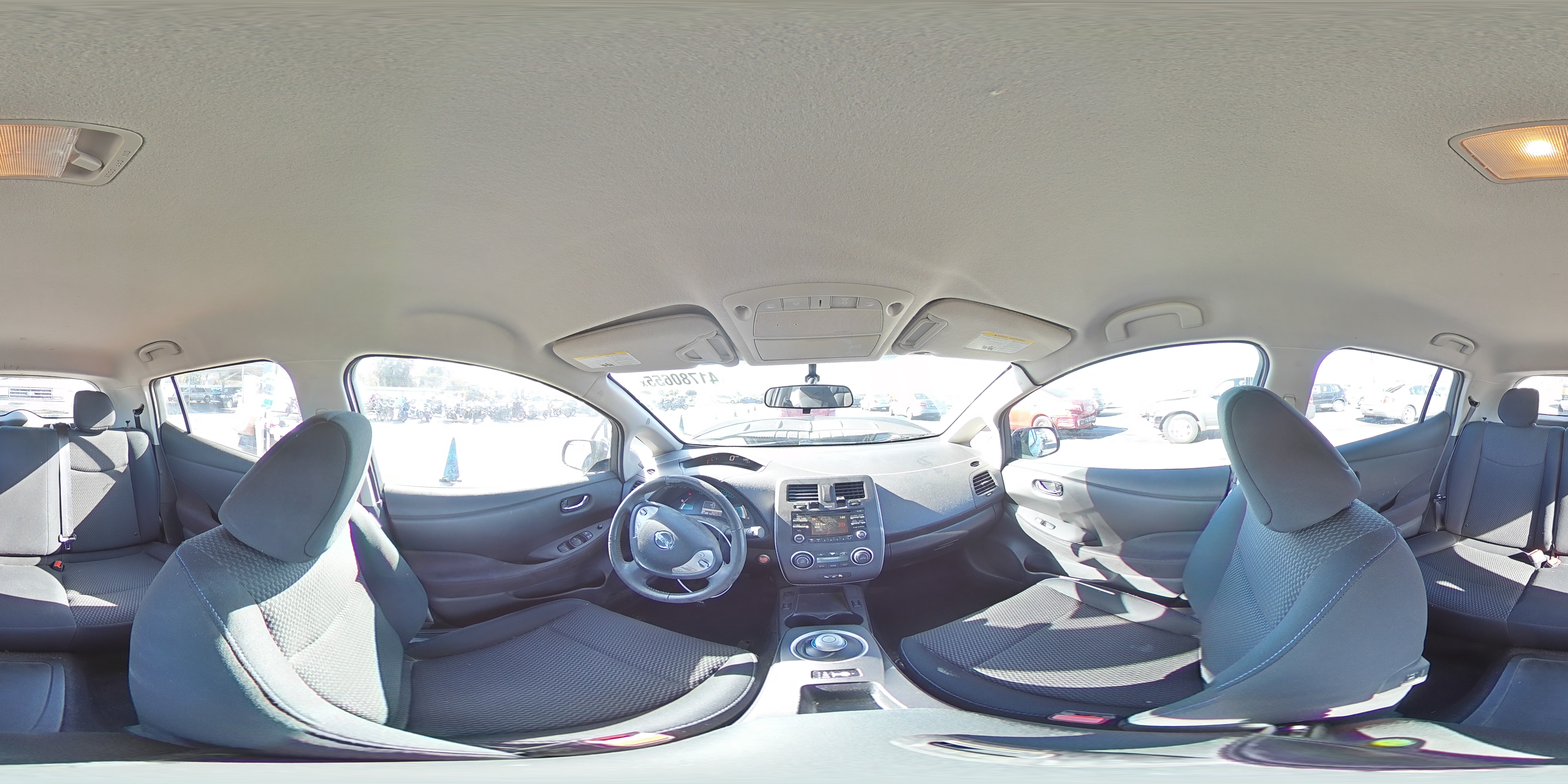 2015 Nissan Leaf - Image 13