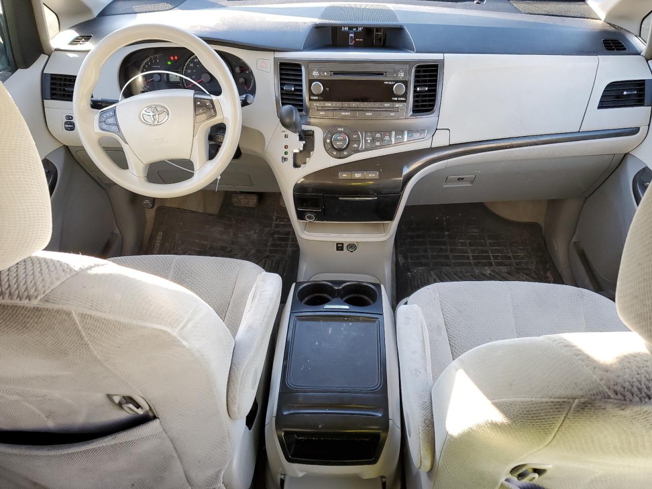 2014 Toyota Sienna - Image 8