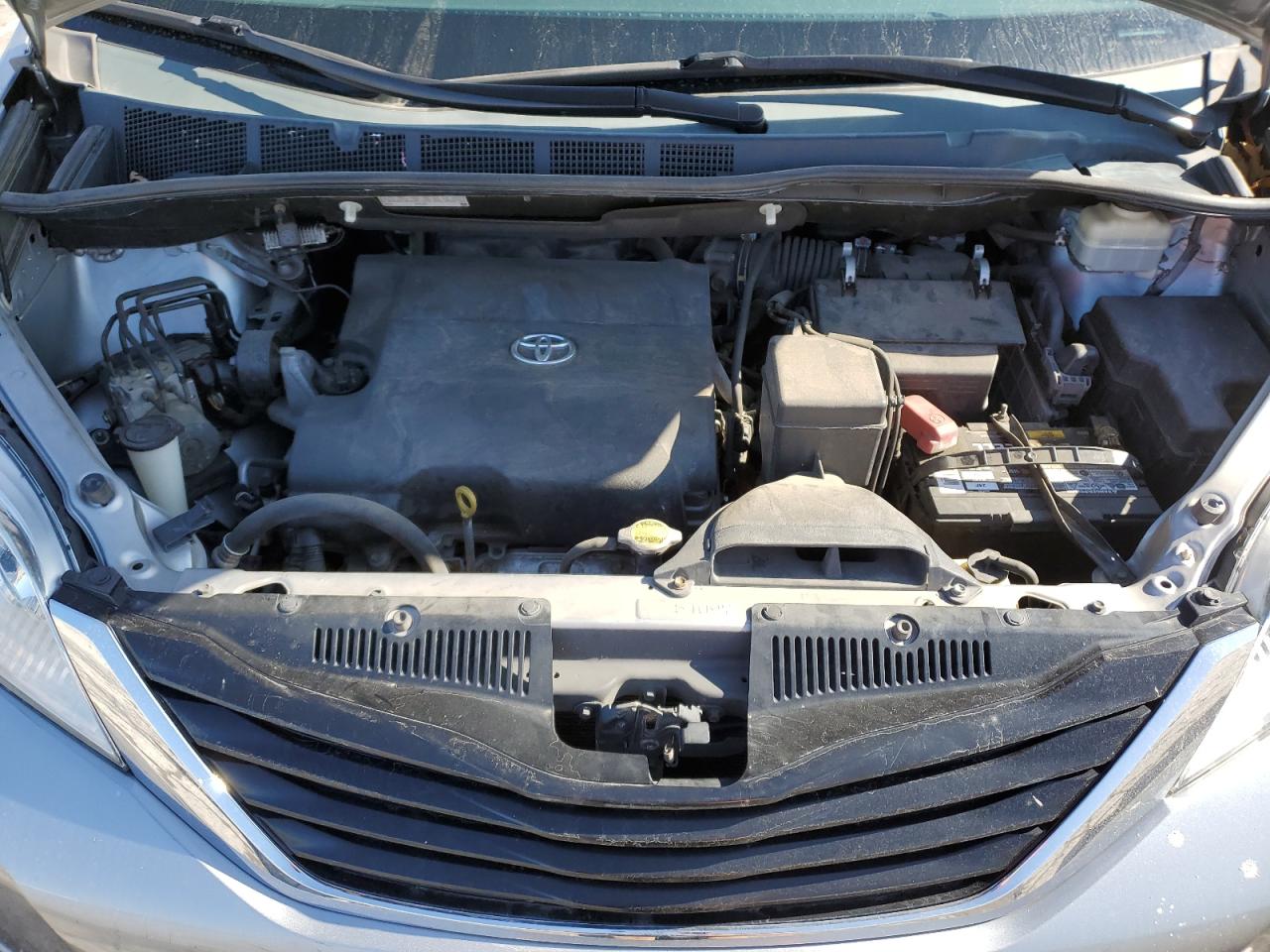 2013 Toyota Sienna - Image 12