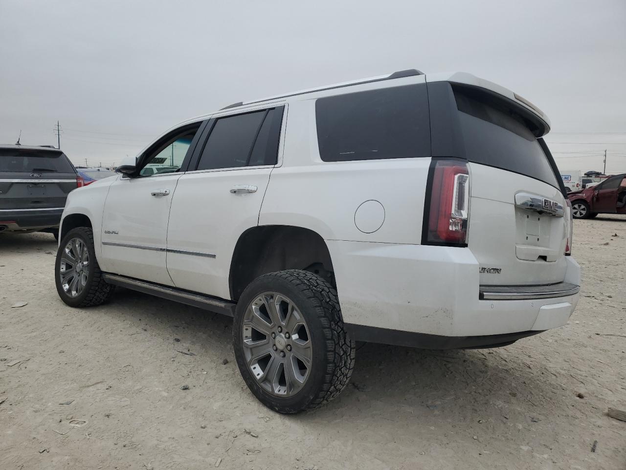 2016 GMC Yukon - Image 2