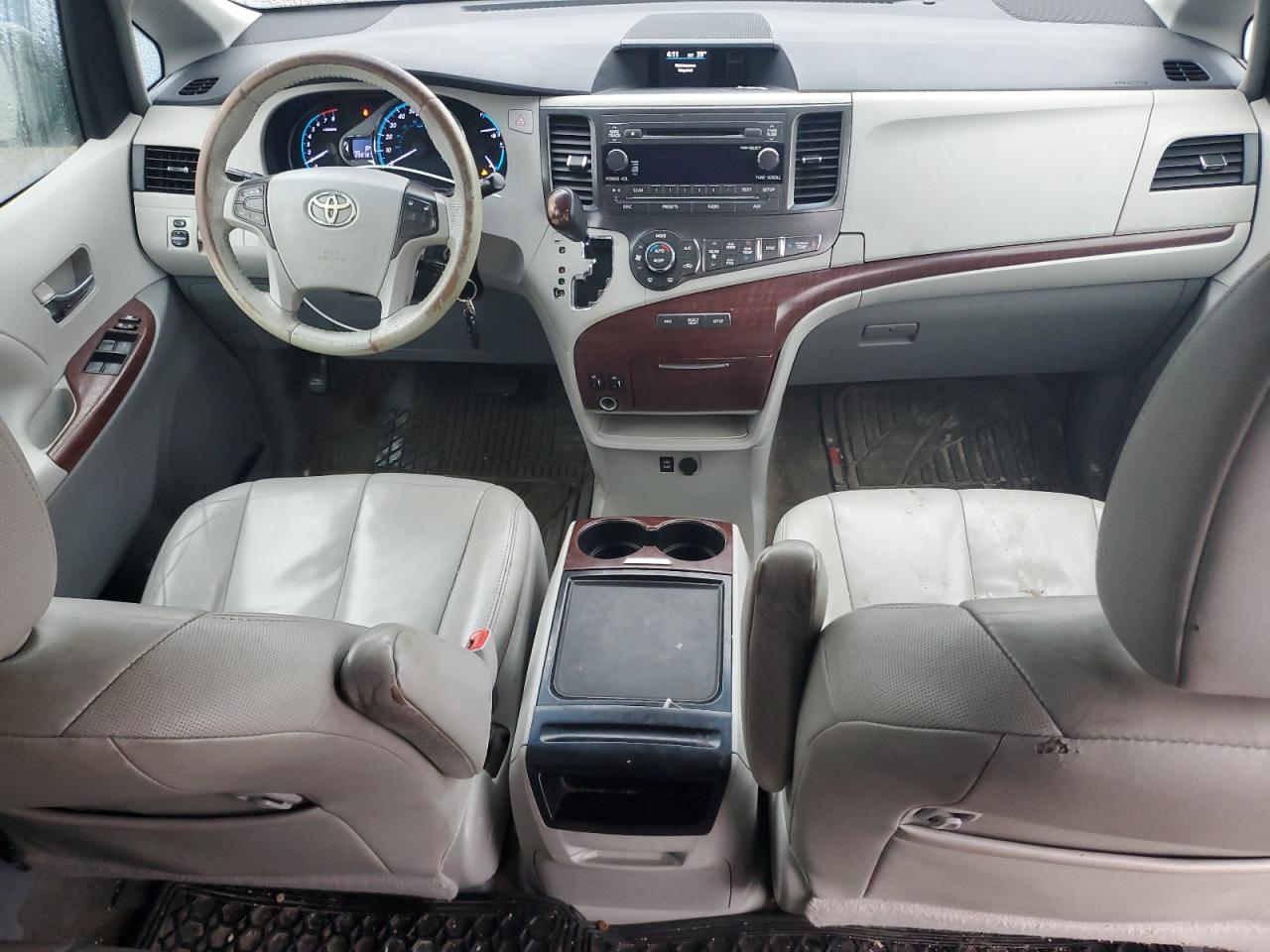 2012 Toyota Sienna - Image 8