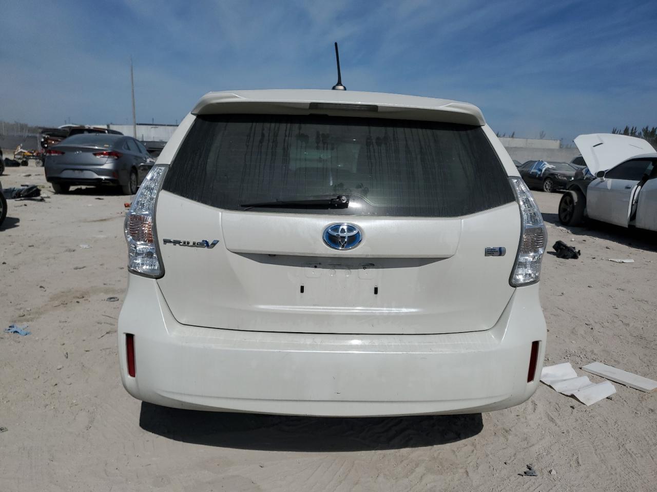 2012 Toyota Prius - Image 6