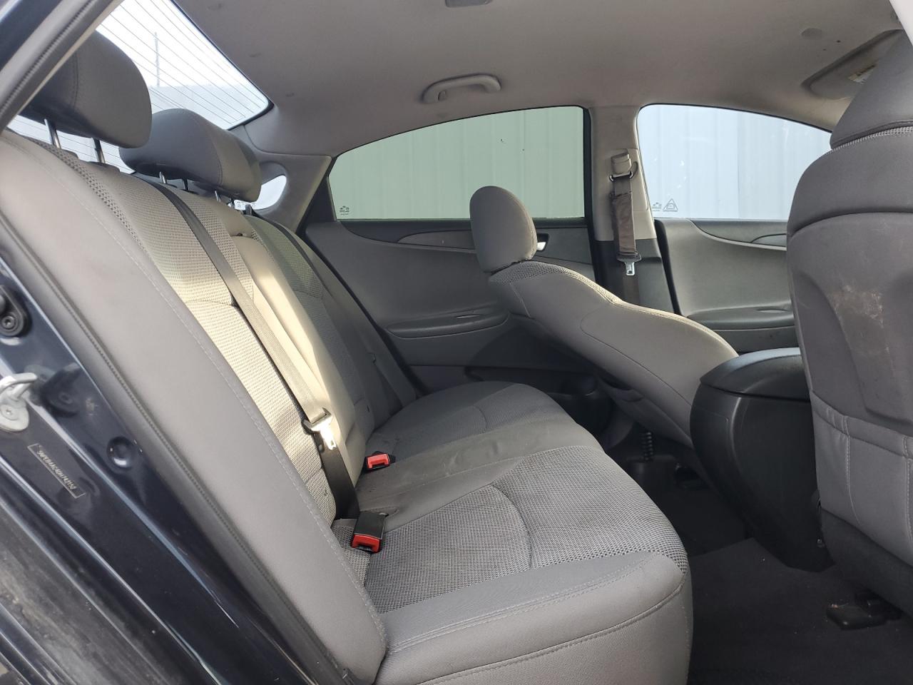 2013 Hyundai Sonata - Image 10