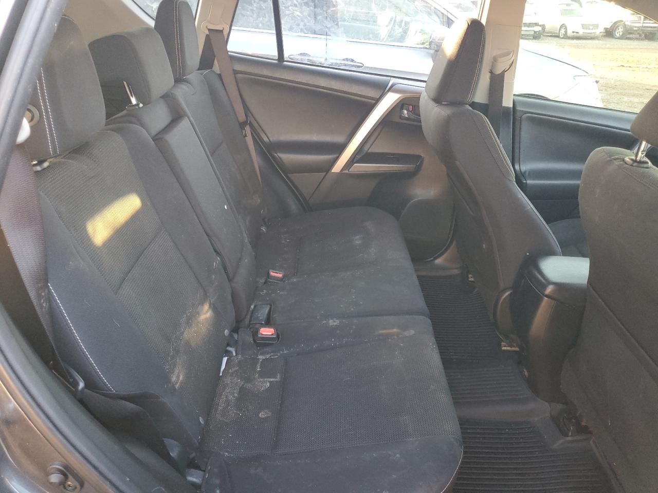 2016 Toyota RAV 4 - Image 11