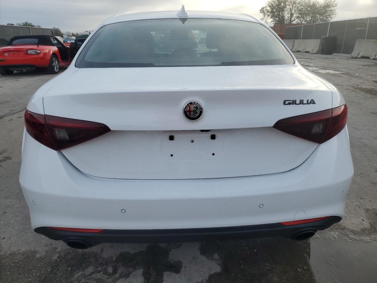 2019 Alfa Romeo Giulia - Image 6