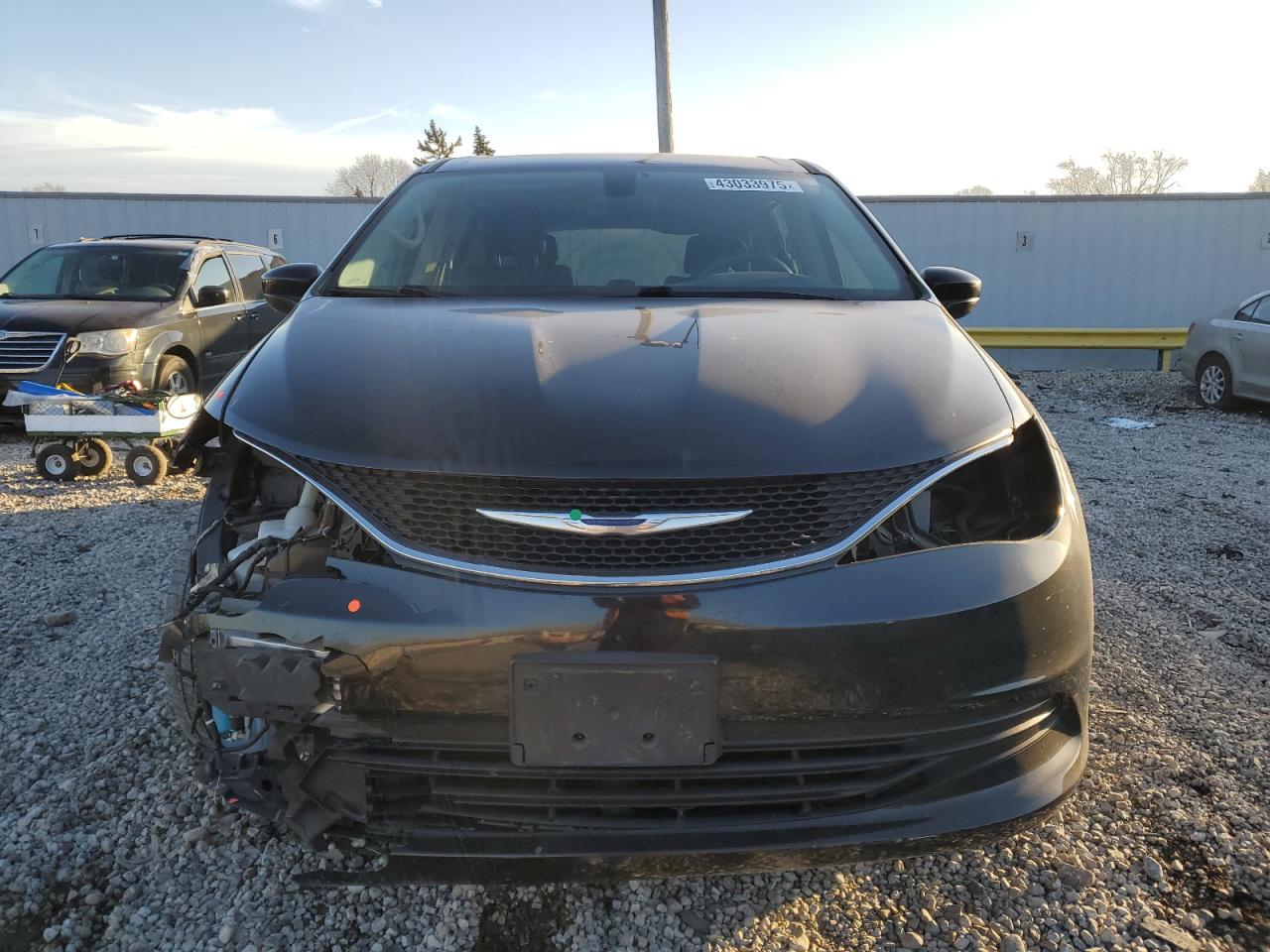 2017 Chrysler Pacifica - Image 5