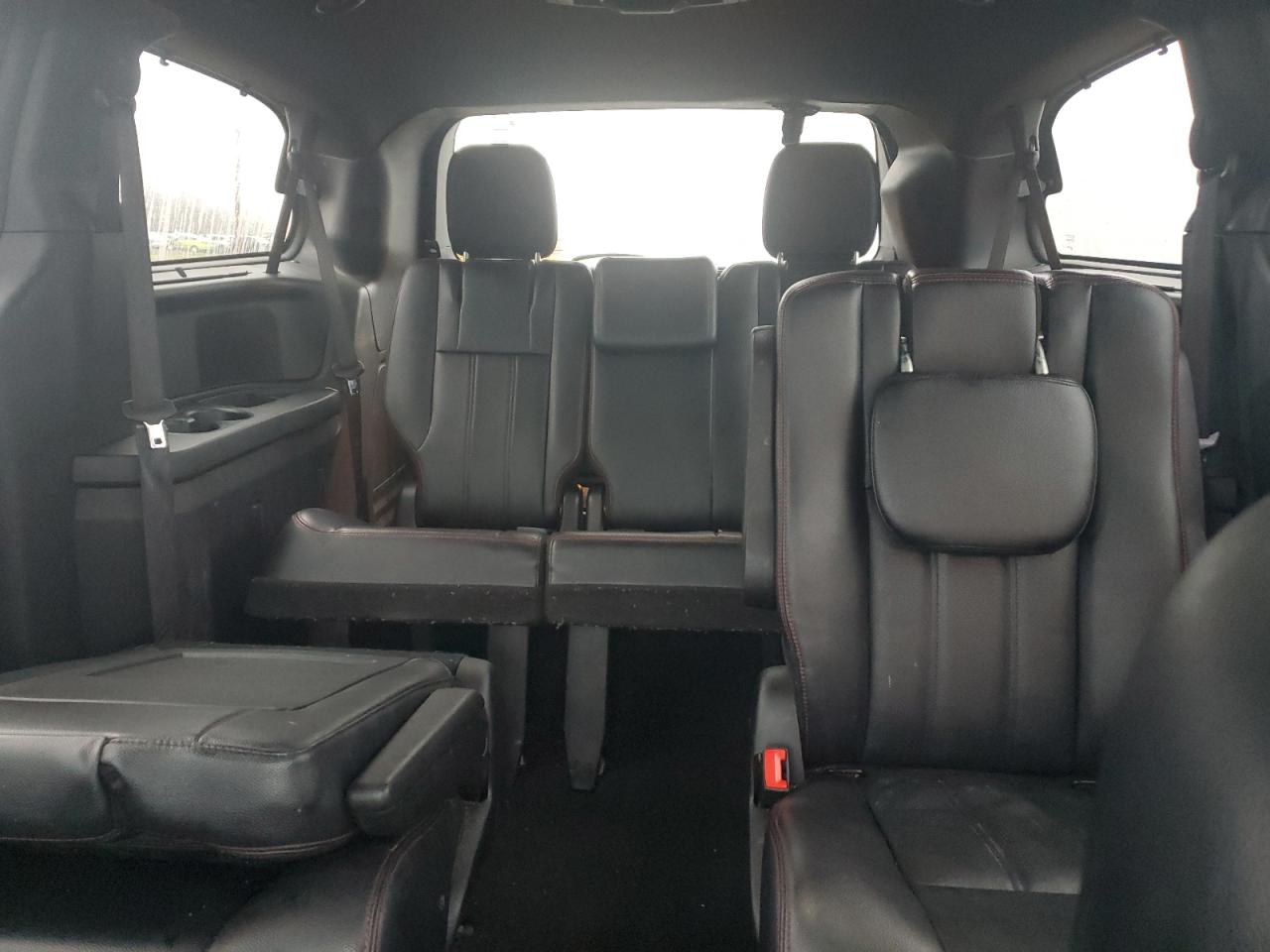 2017 Dodge Caravan - Image 10