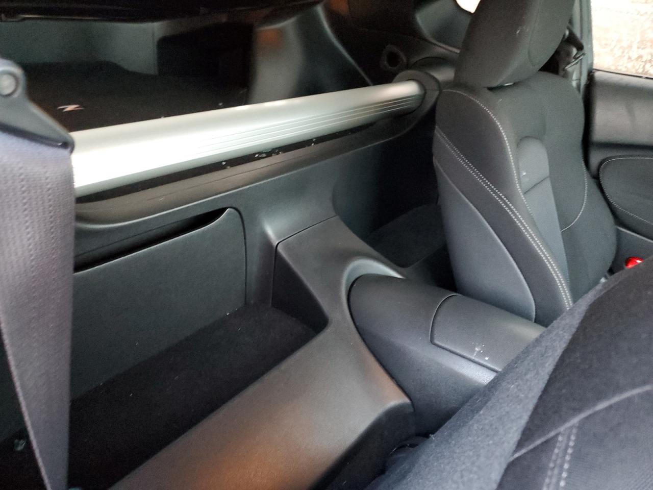 2015 Nissan 370Z - Image 10