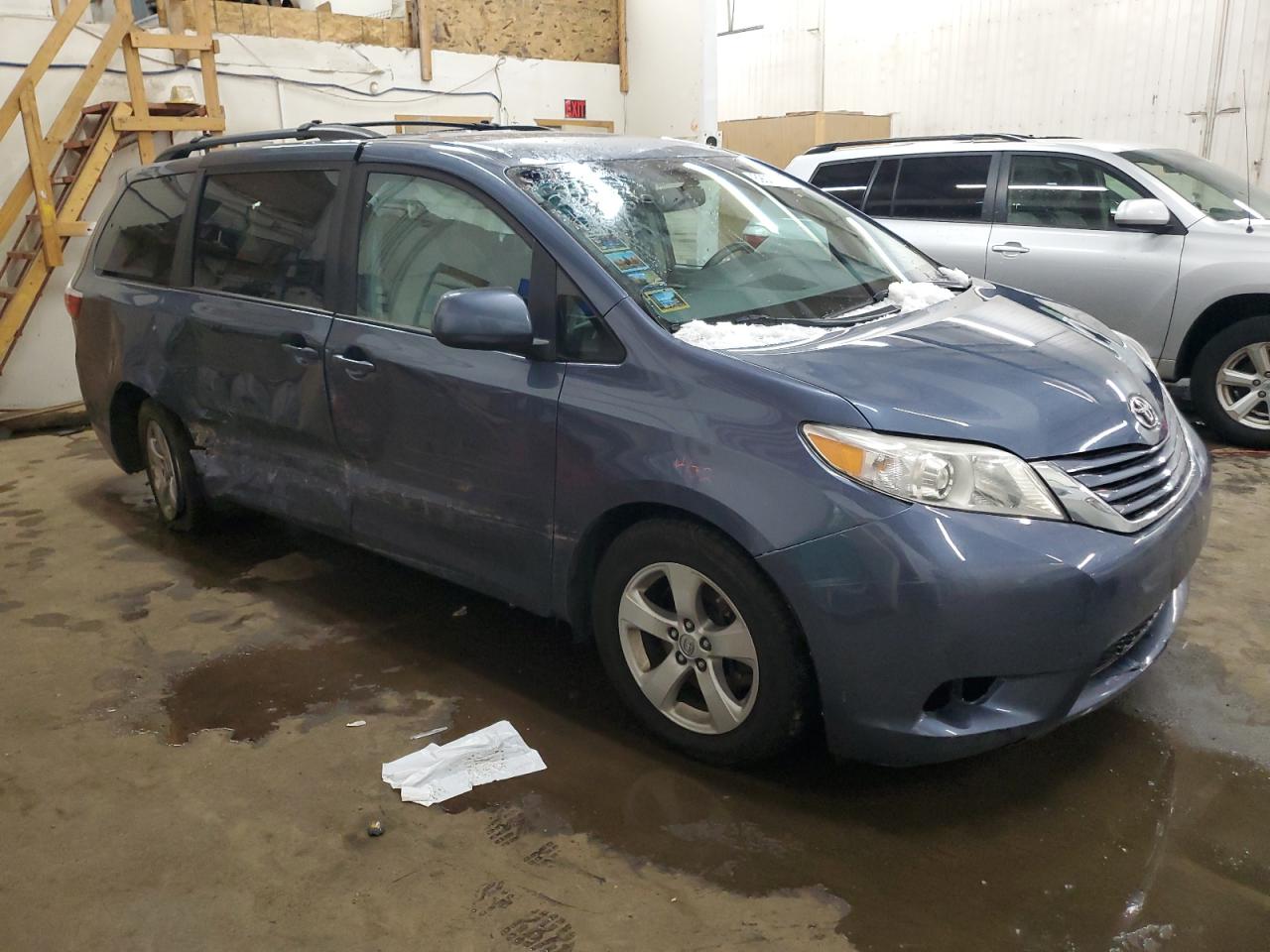 2016 Toyota Sienna - Image 4