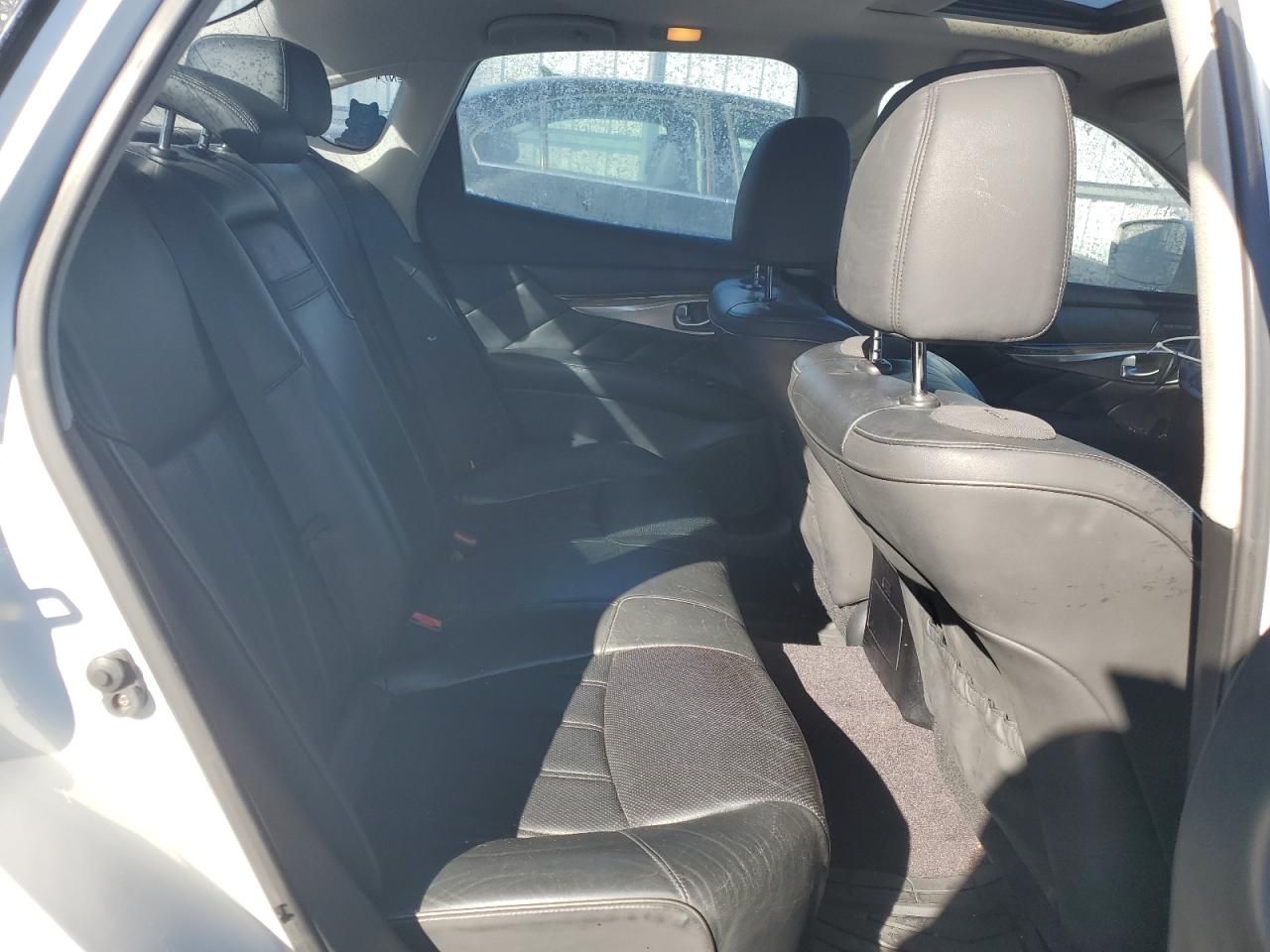 2013 Infiniti M - Image 10