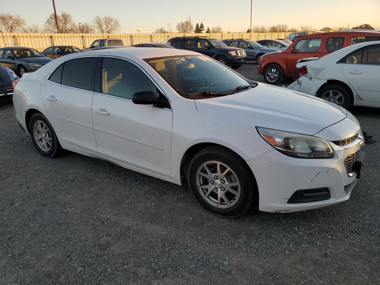 VIN 1G11A5SL0EF150743 2014 CHEVROLET MALIBU no.4