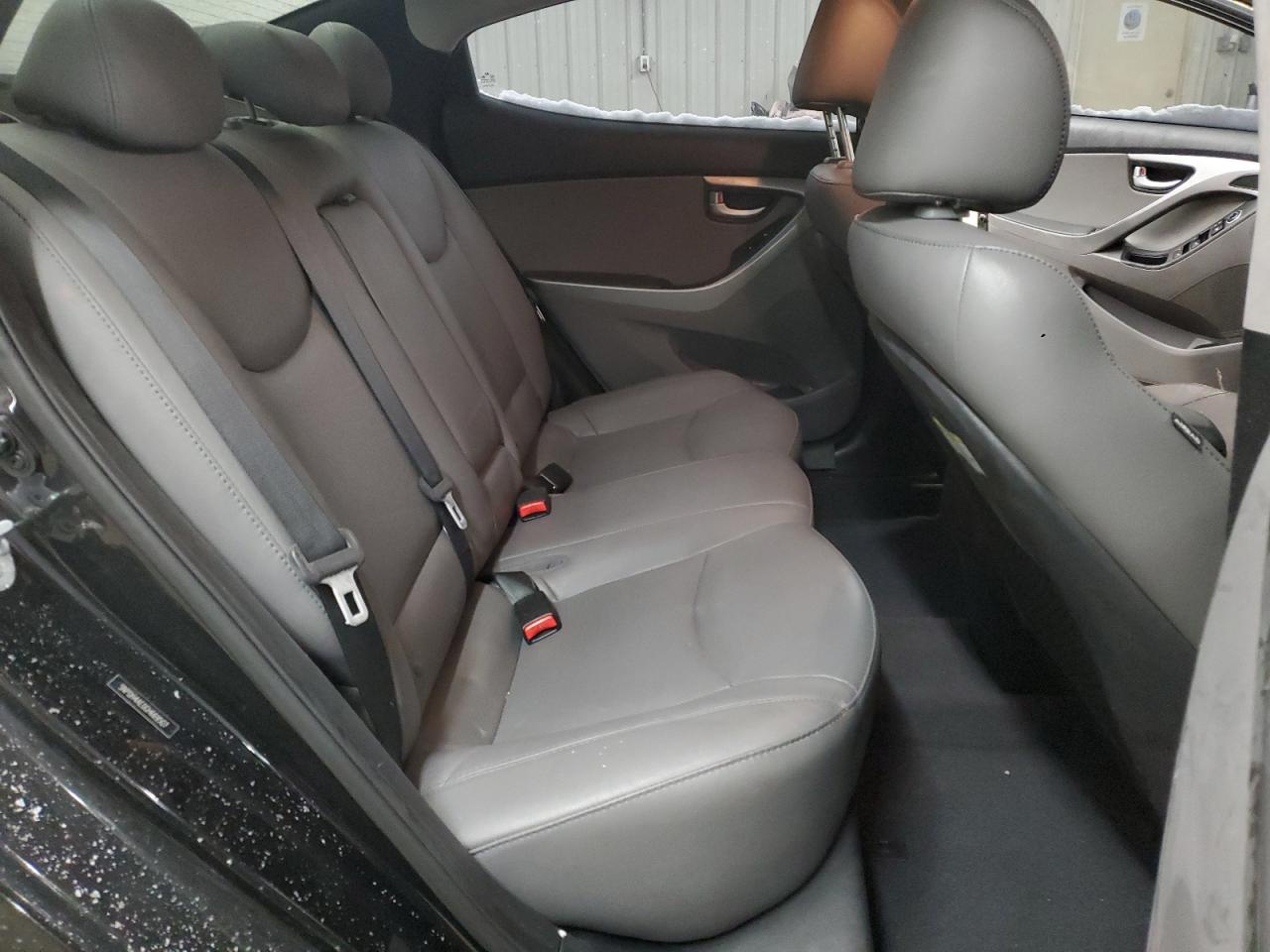 2016 Hyundai Elantra - Image 11