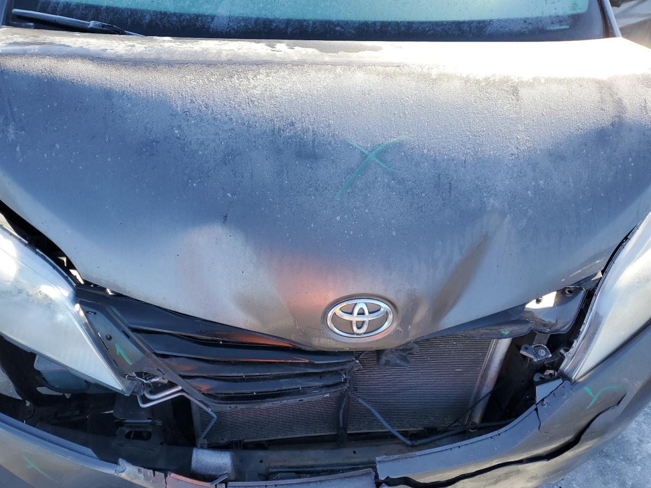 2012 Toyota Sienna - Image 12