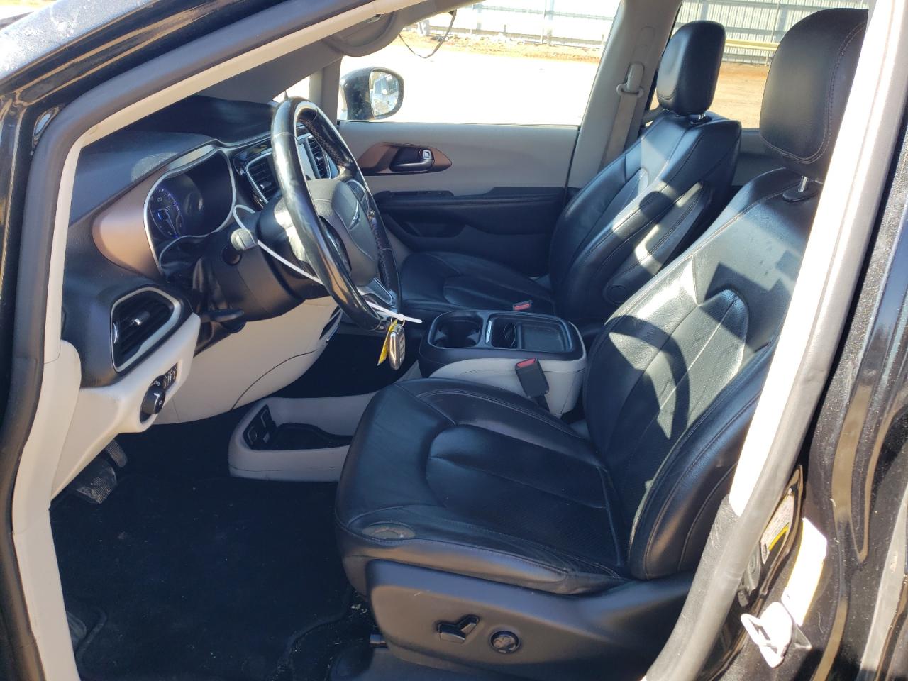 2019 Chrysler Pacifica - Image 7