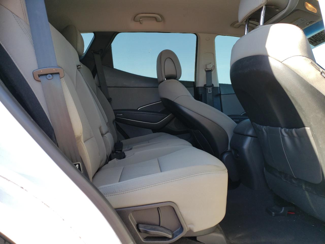 2018 Hyundai Santa Fe - Image 11