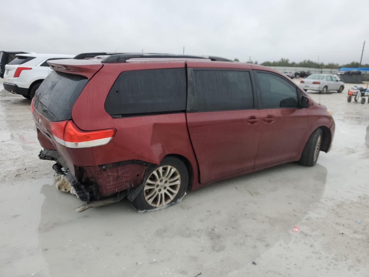 2012 Toyota Sienna - Image 3