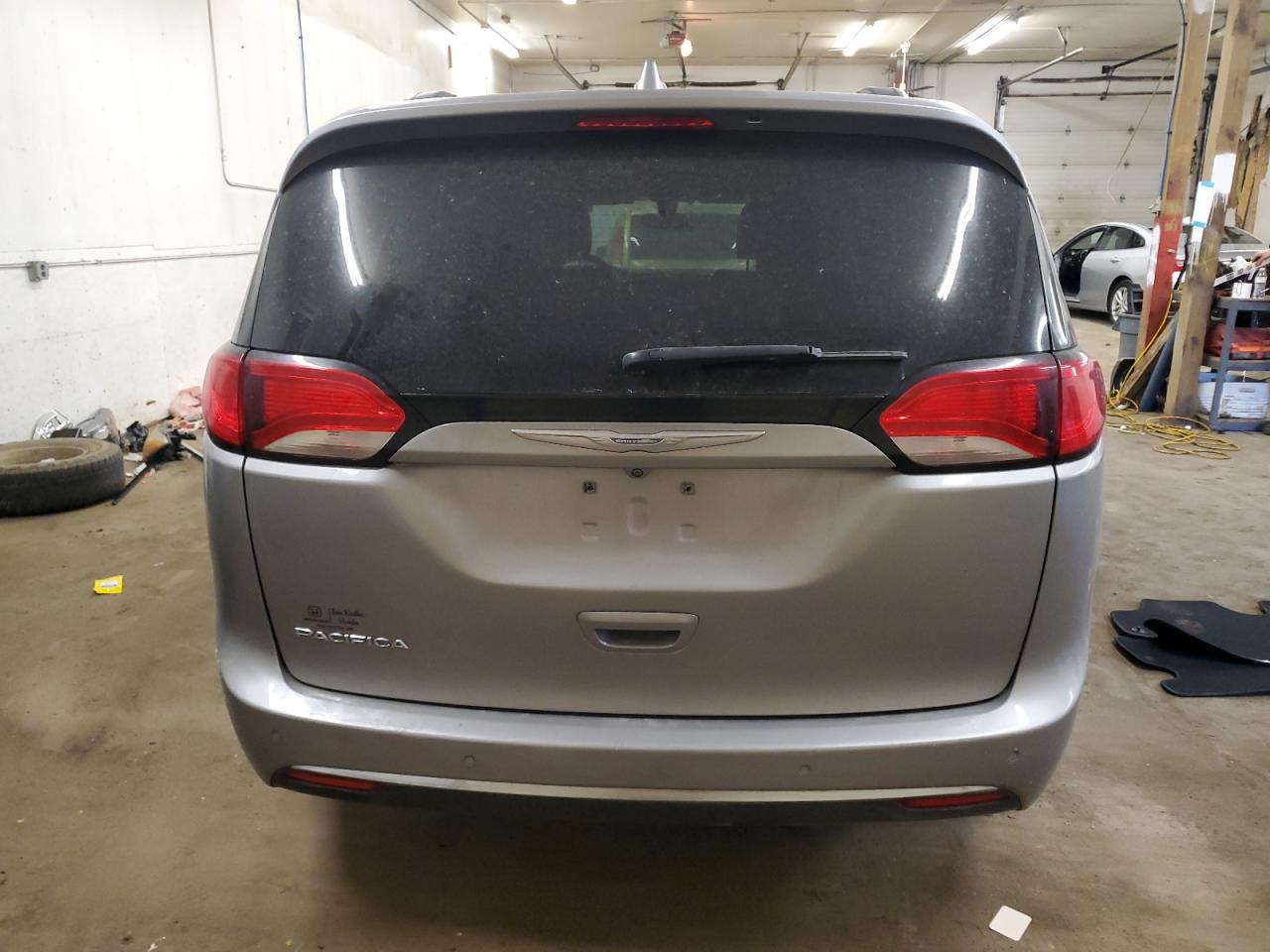 2018 Chrysler Pacifica - Image 6